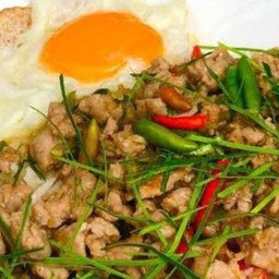 ข้าวหน้าหมูสับผัดใบมะกรูดซอย,พริกขี้หนูสวน+ไข่ดาว