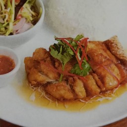 ข้าวปลากะพงทอดน้ำปลา