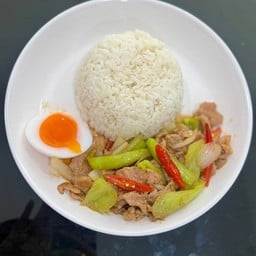 ข้าวพริกหยวกหมูฟรีไข่ต้ม