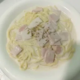 สปาเก็ตตี้ซอสคาโบนาร่าแฮม