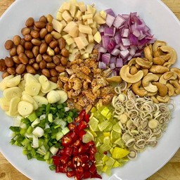 ไก่สามอย่าง