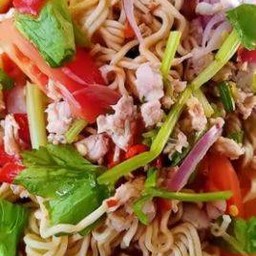 ยํามาม่าหมูสับ