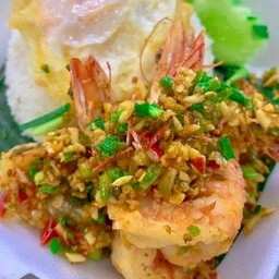 กุ้งคั่วพริกเกลือราดข้าว+ไข่ดาว