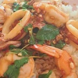 ข้าวกะเพรารวมมิตร