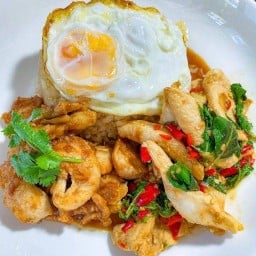 ร้านแซ่บปากแตก กะเพราพริกแห้ง ตามสั่ง