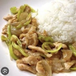 หมูผัดพริกหยวก ราดข้าว