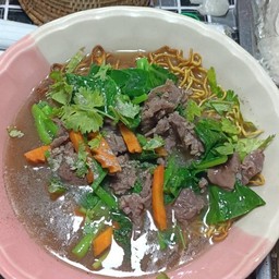 ราดหน้าหมี่กรอบเนื้อ