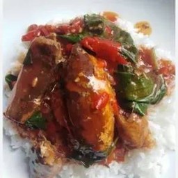 ข้าวกะเพราปลากระป๋อง