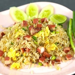 ข้าวผัดหมูแดง