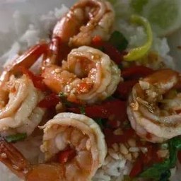 ข้าวกะเพรากุ้ง