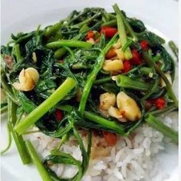 ข้าวผัดผักบุ้งนำ้มันหอย