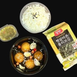 เซ็ตไข่ดอง4ฟอง+ข้าวญี่ปุ่น+สาหร่ายเกาหลี+น้ำจิ้มซีฟู้ด