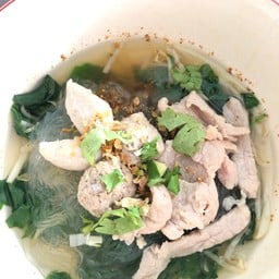 ร้านก๋วยเตี๋ยวหมูคุณติ๋ม