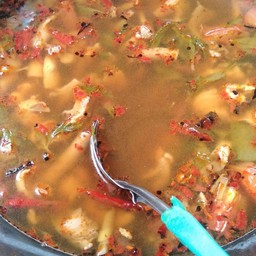 ต้มยำไก่ใส่เห็ดนางฟ้า