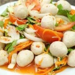 ลูกชิ้นหมูยำแซ่บ