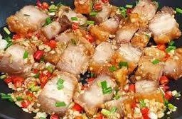 หมูกรอบคั่วพริกเกลือ