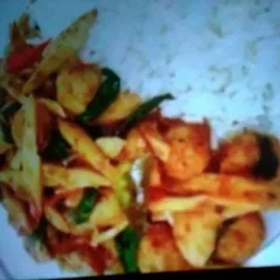 ข้าวพริกแกงลูกชิ้นหน่อไม้