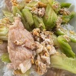 ข้าวแตงกวาผัดไข่