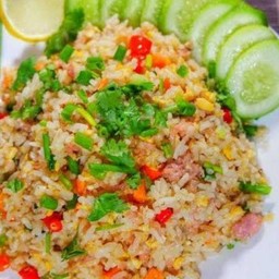 ข้าวผัดแหนมพริกขี้หนู