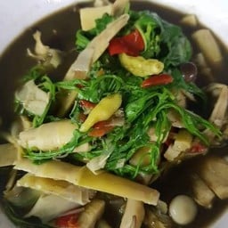 แกงเห็ดหน่อไม้