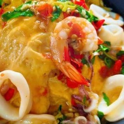 ข้าวไข่ข้นกระเพราทะเล