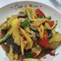 ตำหน่อไม้