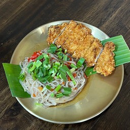 ยำเส้นเล็กไก่กรอบ