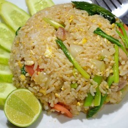 ข้าวผัดไก่ Fried Rice with Chicken