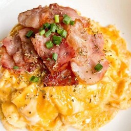 ข้าวไข่ข้น เบคอน