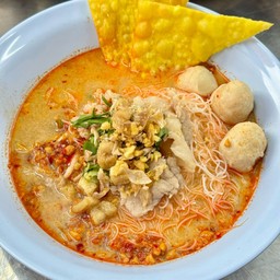 ก๋วยเตี๋ยวแชมป์ โต้รุ่ง (ข้างร้านเมืองทอง)