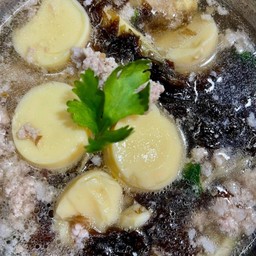 แกงจืดเต้าหู้สาหร่ายขุนช้าง (หมูนุ่ม)