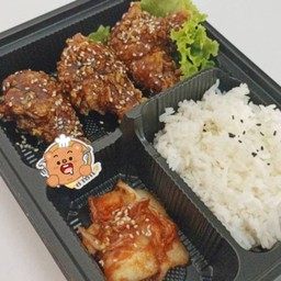 ปีกไก่บน เคลือบซอสเกาหลี 3ชิ้น+กิมจิ+ข้าวสวย