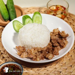 ข้าวหมู3ชั้นทอดกระเทียมพริกไทย