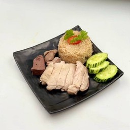 ข้าวมันไก่ (พิเศษ) ใช้ข้าวญี่ปุ่นเกรดพรีเมี่ยม