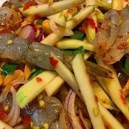 ยำมะม่วงกุ้งสด