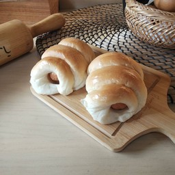 ขนมปังไส้กรอก(หมู)