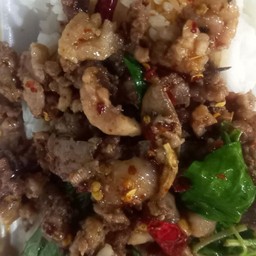 กระเพราเป็ดราดข้าว