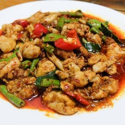 ผัดพริกแกงไก่ เป็นกับข้าว Stir Fried Chicken With Curry Paste
