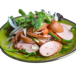 ยำใส้กรอกหนังกรอบ