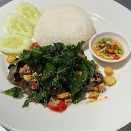 ข้าวกะเพรา-ไข่เยี่ยวม้า