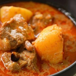 มัสมั่นหมู (กับข้าว)