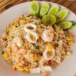 ข้าวผัดรวมมิตร ใหญ่