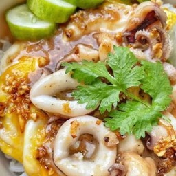 ข้าวไข่ข้นหมึกกระเทียม
