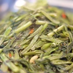 ผัดผักบุ้งไฟแดง