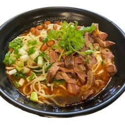 บะหมี่เครื่องในไก่