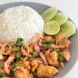 ข้าวยำไก่กรอบ