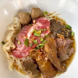 ก๋วยเตี๋ยวเนื้อรวม