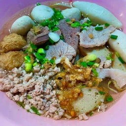 ก๋วยเตี๋ยว ราดหน้ายอดผักต้อยนครสวรรค์