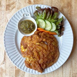 ข้าวน้ำพริกหนุ่มไข่เจียว