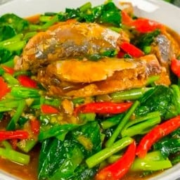 ข้าวคะน้าปลากระป๋อง Size S + ไข่ดาว